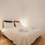 Flh Baixa Spacious شقة *